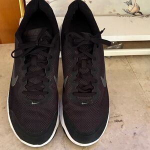 Nike Black and Gray Men’s #749172 Lightweight Sneakers